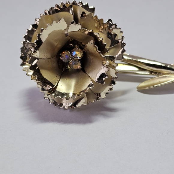 Vintage Aurora Borealis Rhinestones in Gold Tone Flower Brooch 🌼 - Picture 7 of 8